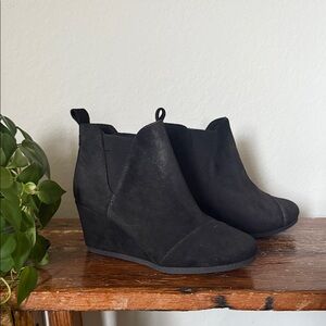 Elegant Black Suede Ankle Booties